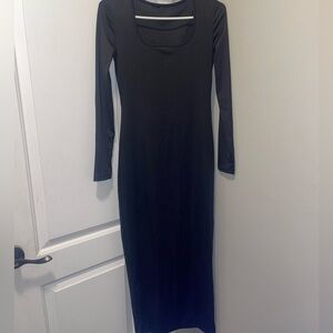 Medium (6), black, squared neck, long sleeve, solid body con maxi dress